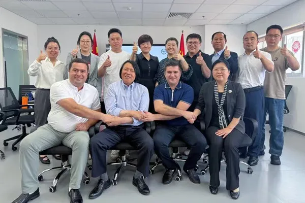 Anche deltog i Comeia-Aircuz signering ceremoni til co-form Central Asiens bilindustri eftermarked